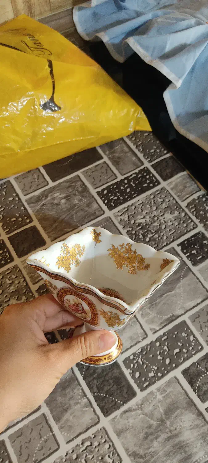 بستنی خوری.وچراغ نفتی|ظروف سرو و پذیرایی|میاندوآب, |دیوار