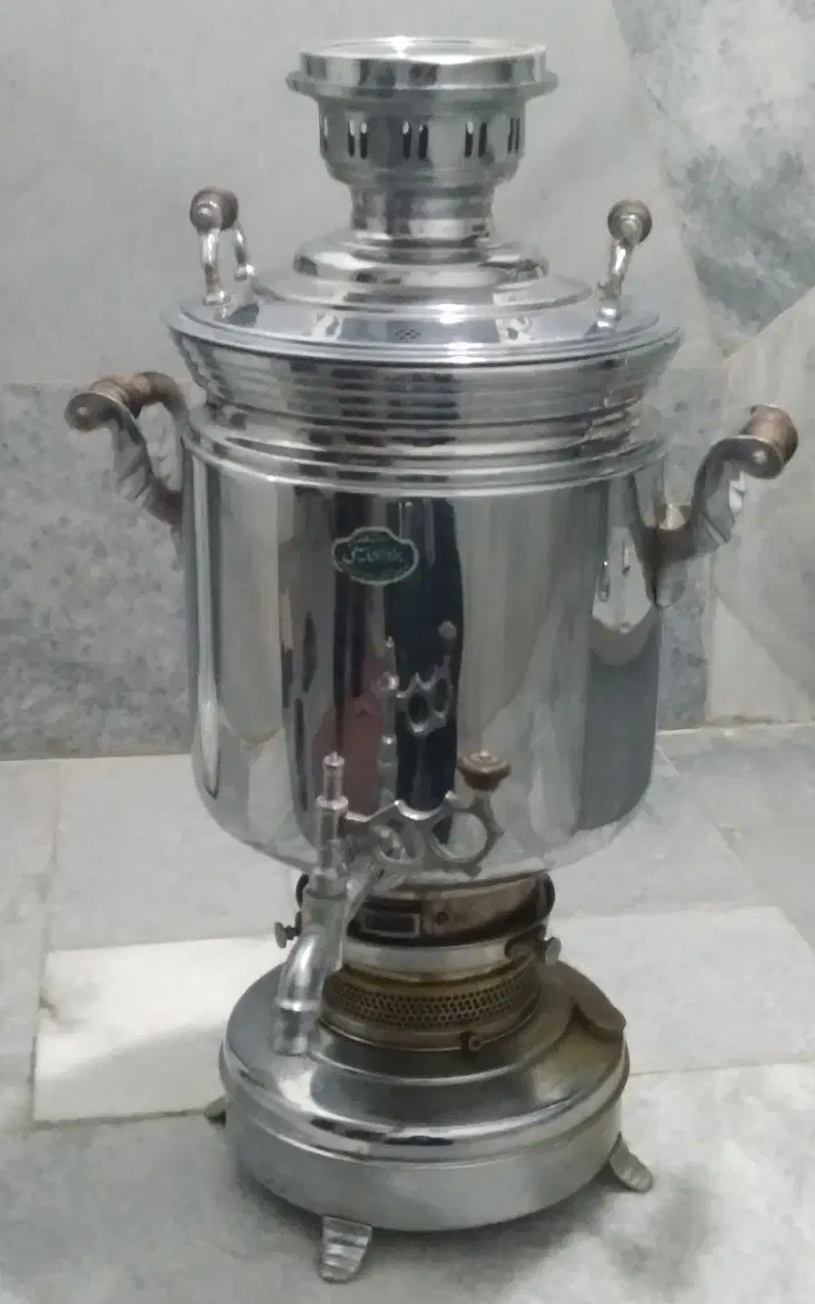 سماور بزرگ قدیمی نفتی|سماور، چای‌ساز، قهوه‌ساز|بهار, |دیوار