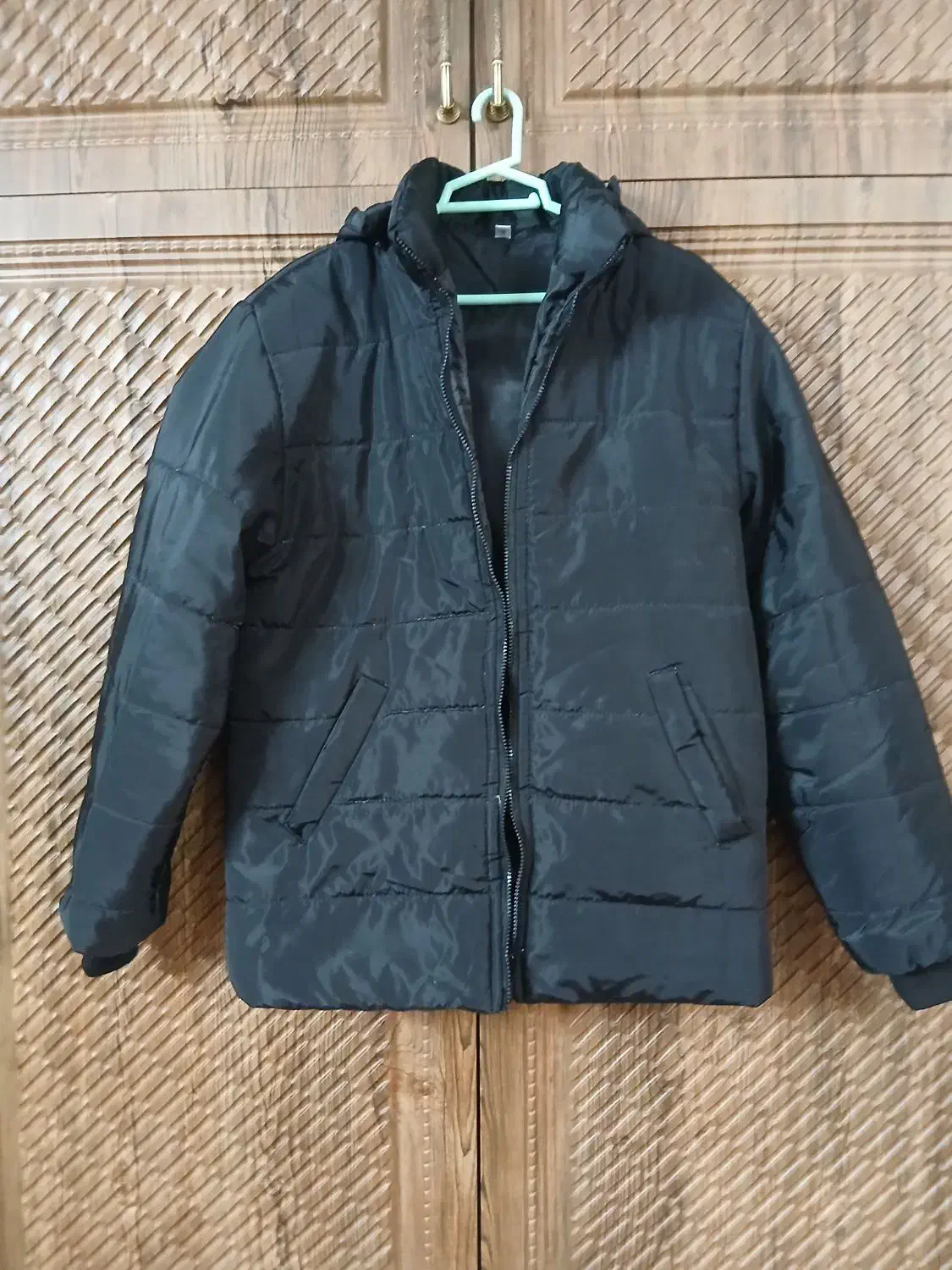 کاپشن|لباس|تهران, تختی|دیوار