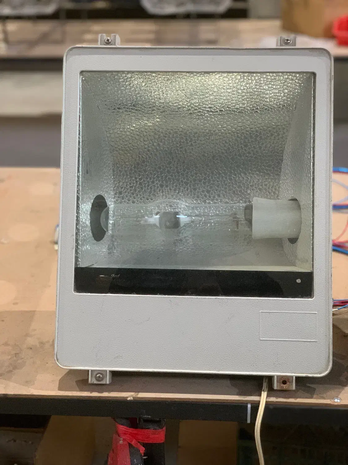 2 عدد پروژکتور لامپ گازی 250 و 400 وات|لامپ و چراغ|قزوین, |دیوار