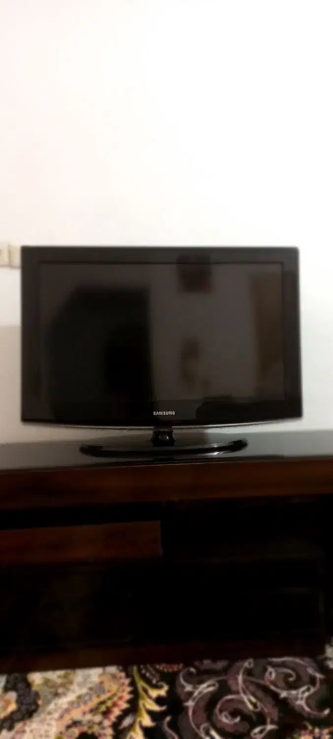 یک عددتلویزیون ال سی دی۳۲اینچ|تلویزیون و پروژکتور|ملایر, |دیوار