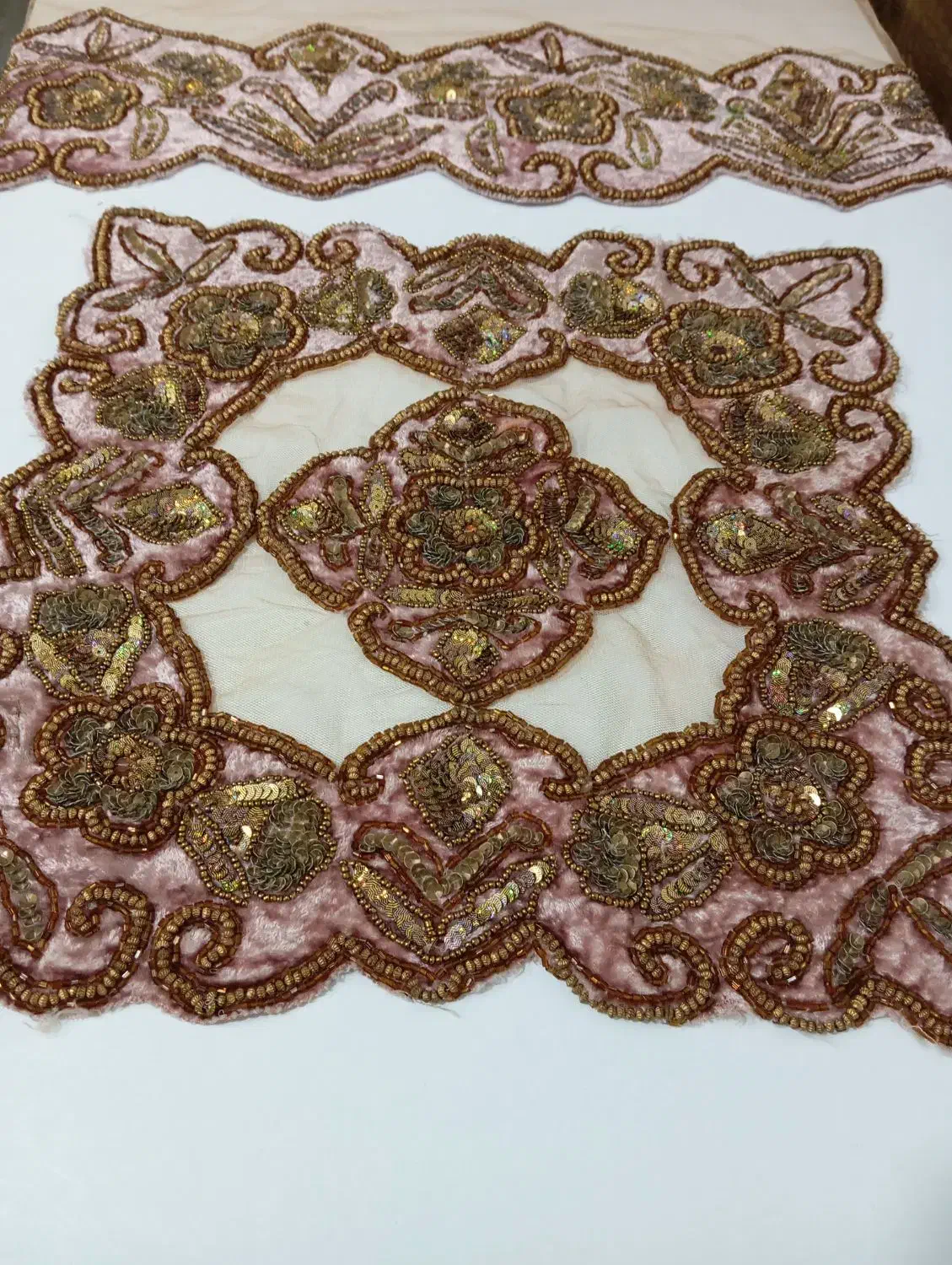 رومیزی|پرده، رانر، رومیزی|قم, بنیاد|دیوار