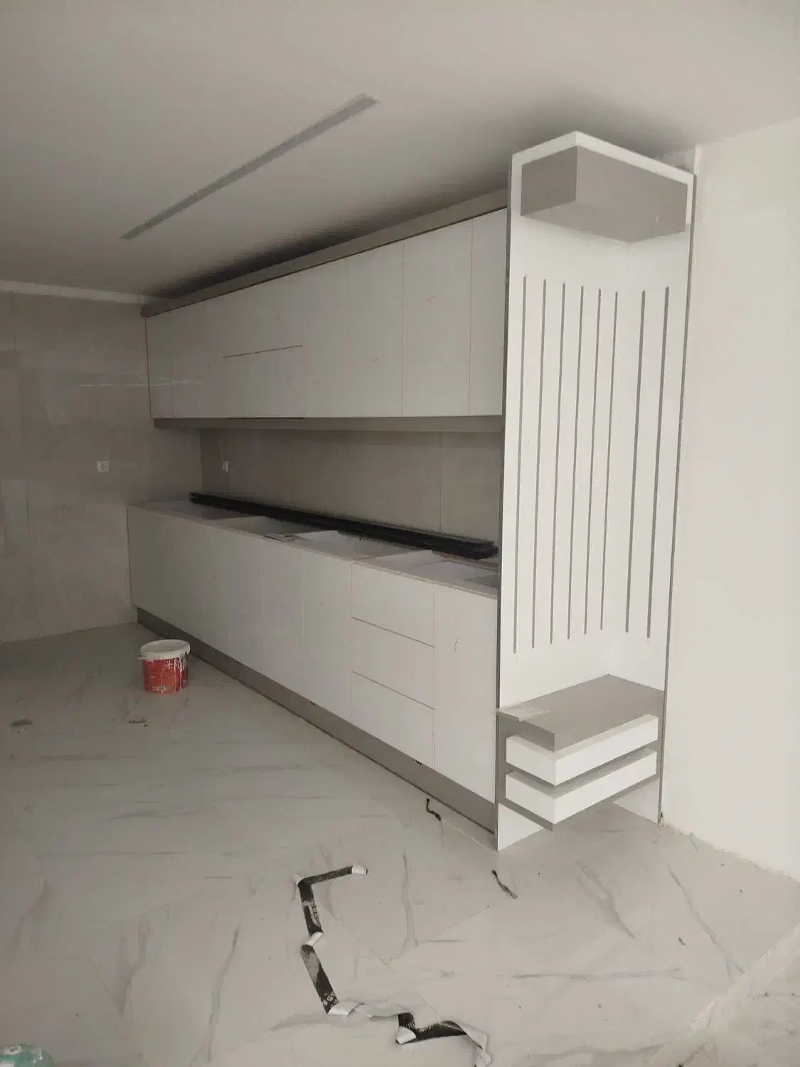 نصاب درب چوبی کابینت و کمد دیواری|خدمات پیشه و مهارت|پرند, فاز ۵|دیوار