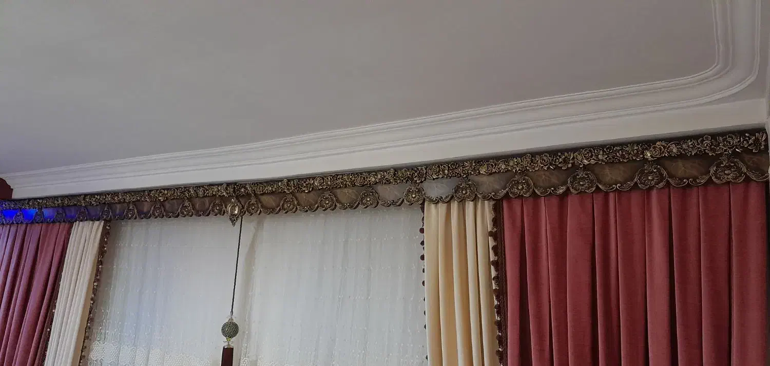 کنار پرده ها با کتیبه با هم وچوب پرده ی کنار ها|پرده، رانر، رومیزی|مراغه, |دیوار