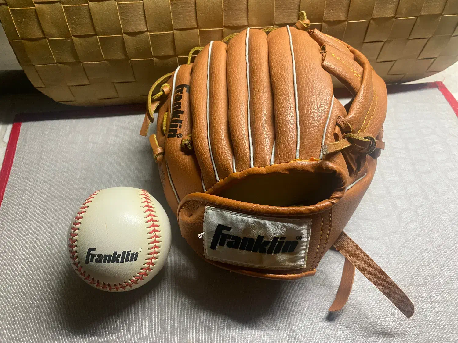 توپ کلکسیونی دستکش بیسبال توپ بیسبال راکت تنیس|ورزشهای توپی|تهران, فرمانیه|دیوار