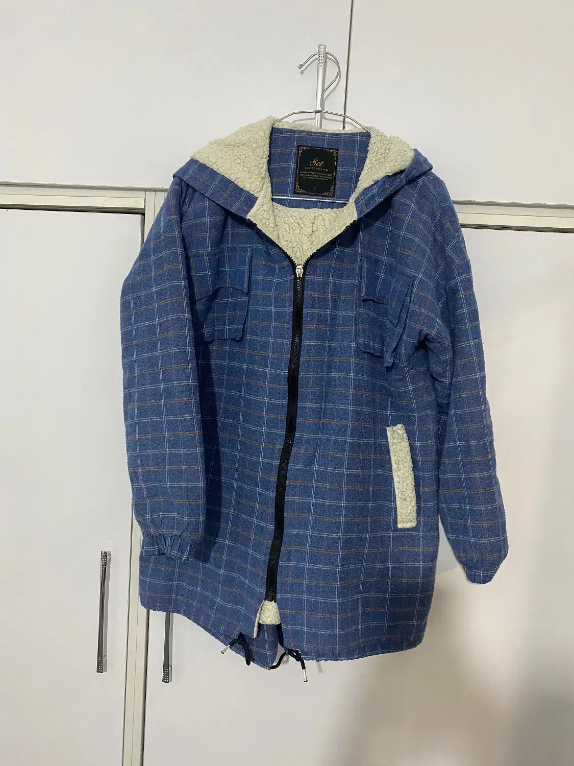 پالتو پشمی|لباس|اصفهان, خانه اصفهان|دیوار