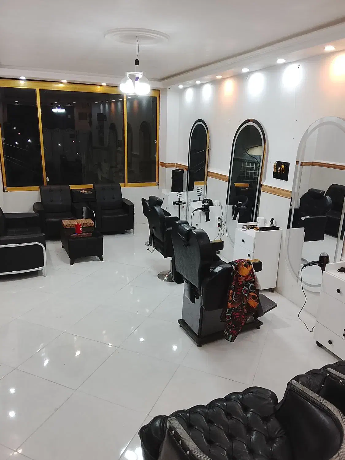 نیازمند ارایشگر ماهر نیمه ماهر و شاگرد|استخدام درمانی، زیبایی، بهداشتی|پرند, فاز ۶|دیوار