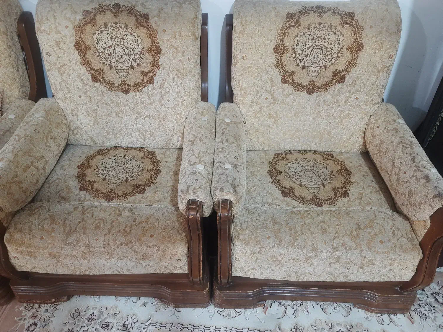 یک دست مبل کارکرده راحتی|مبلمان خانگی و میز عسلی|مراغه, |دیوار