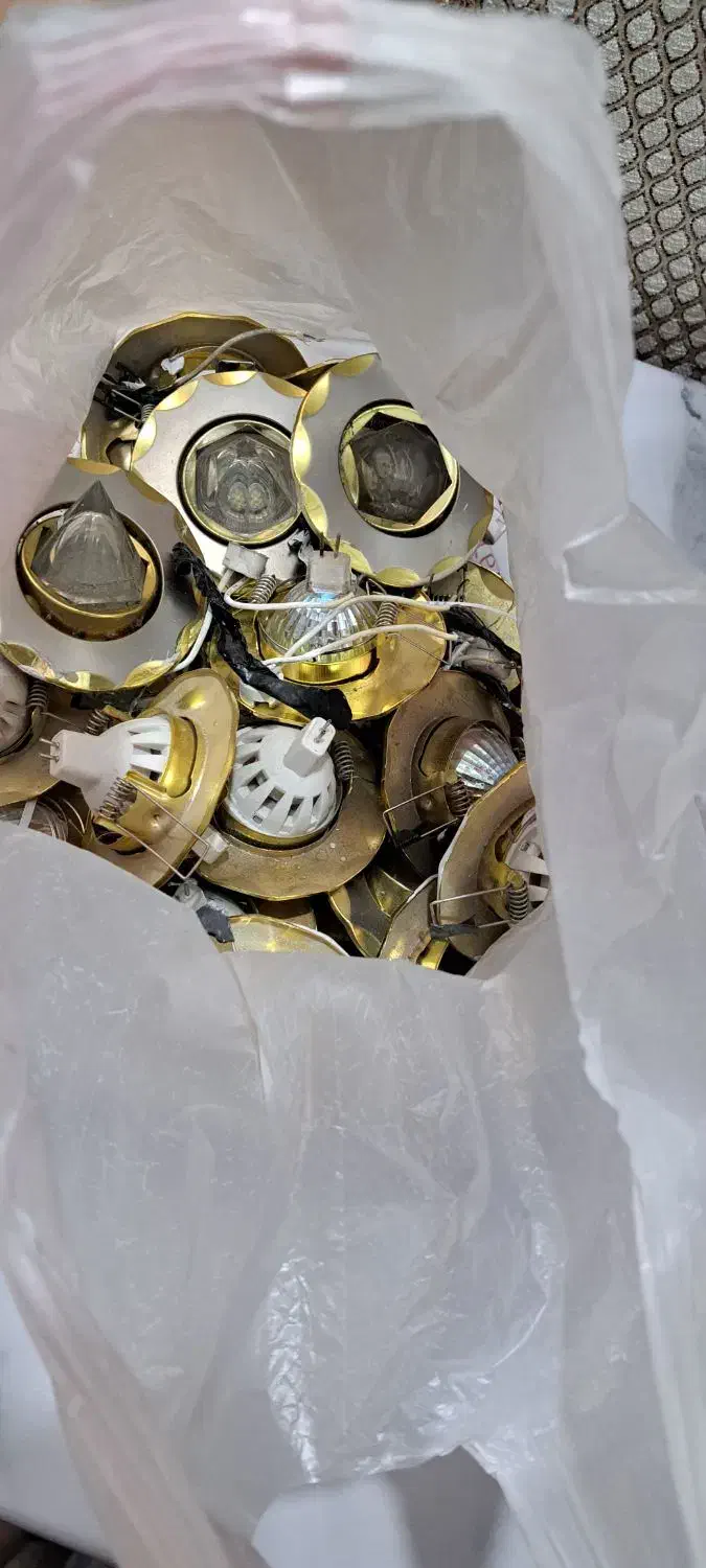 هالوژن|لامپ و چراغ|اسلامشهر, شهرک قائمیه|دیوار