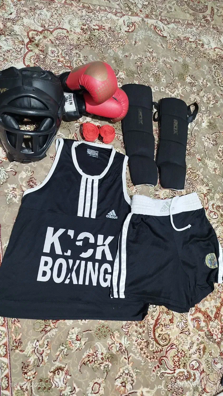لوازم کیک بوکسینگ ،دستکش،کلاه،ساق بند،تاپ وشورت|تجهیزات ورزشی|پاکدشت, شهرک امام رضا|دیوار