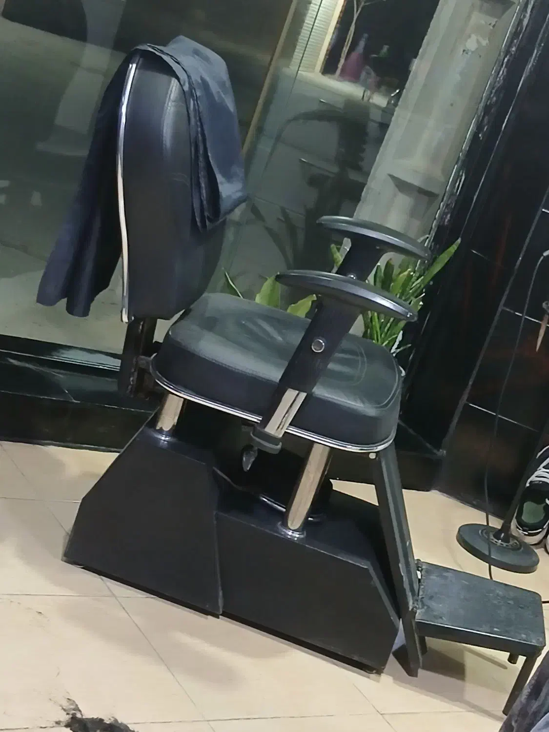 صندلی آرایشگاه مردانه|آرایشگاه و سالن‌های زیبایی|شریف‌آباد, |دیوار