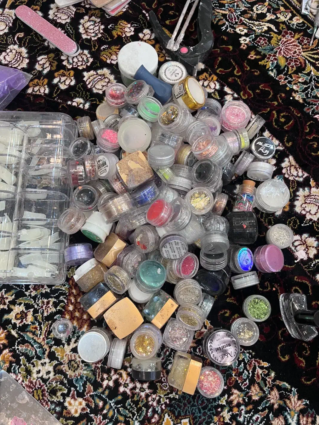 صفر تا صد لوازم کاشت ناخن|آرایشگاه و سالن‌های زیبایی|خرم‌آباد, |دیوار