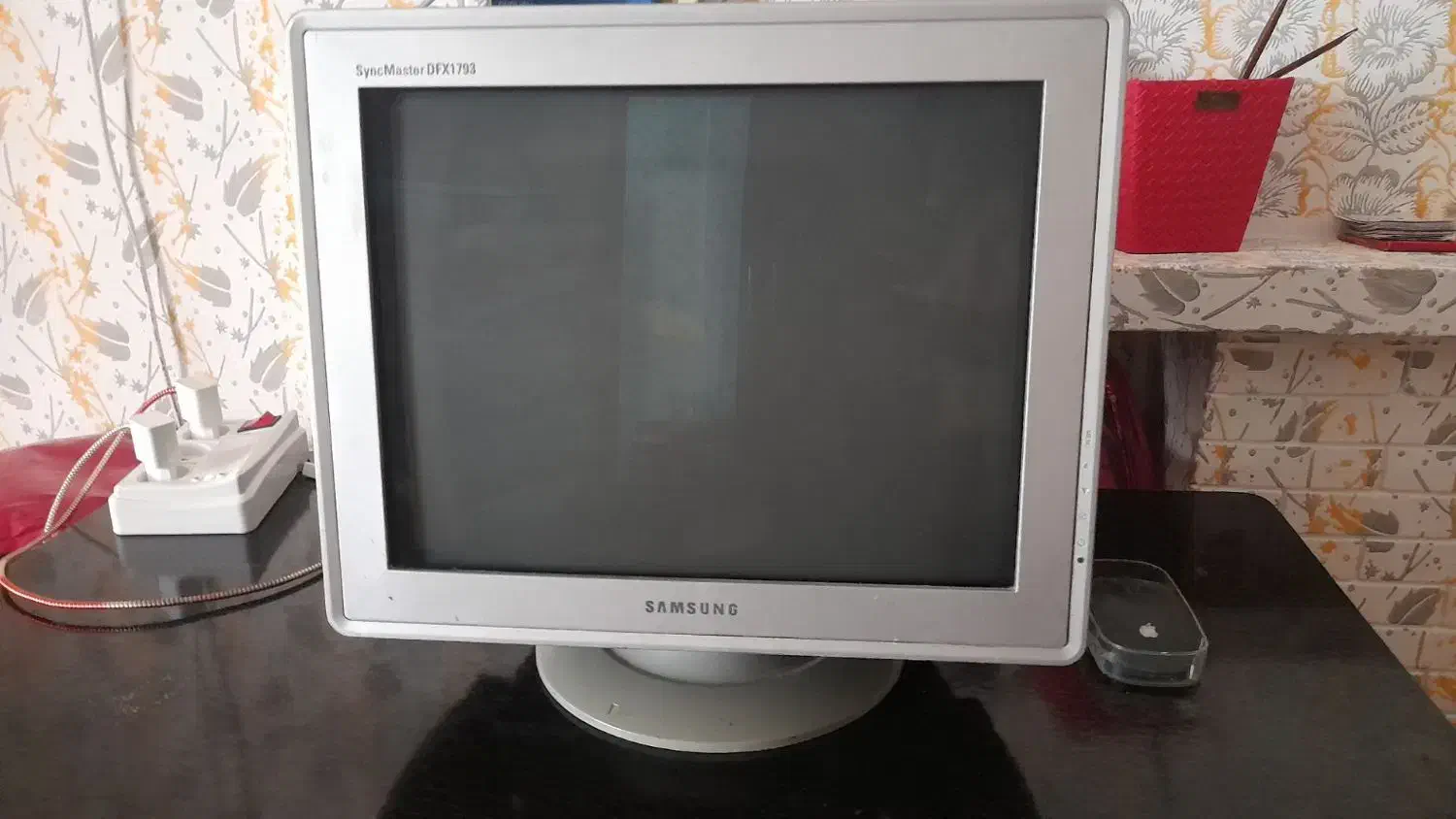 کامیوتر به همراه میز|رایانه رومیزی|قزوین, |دیوار