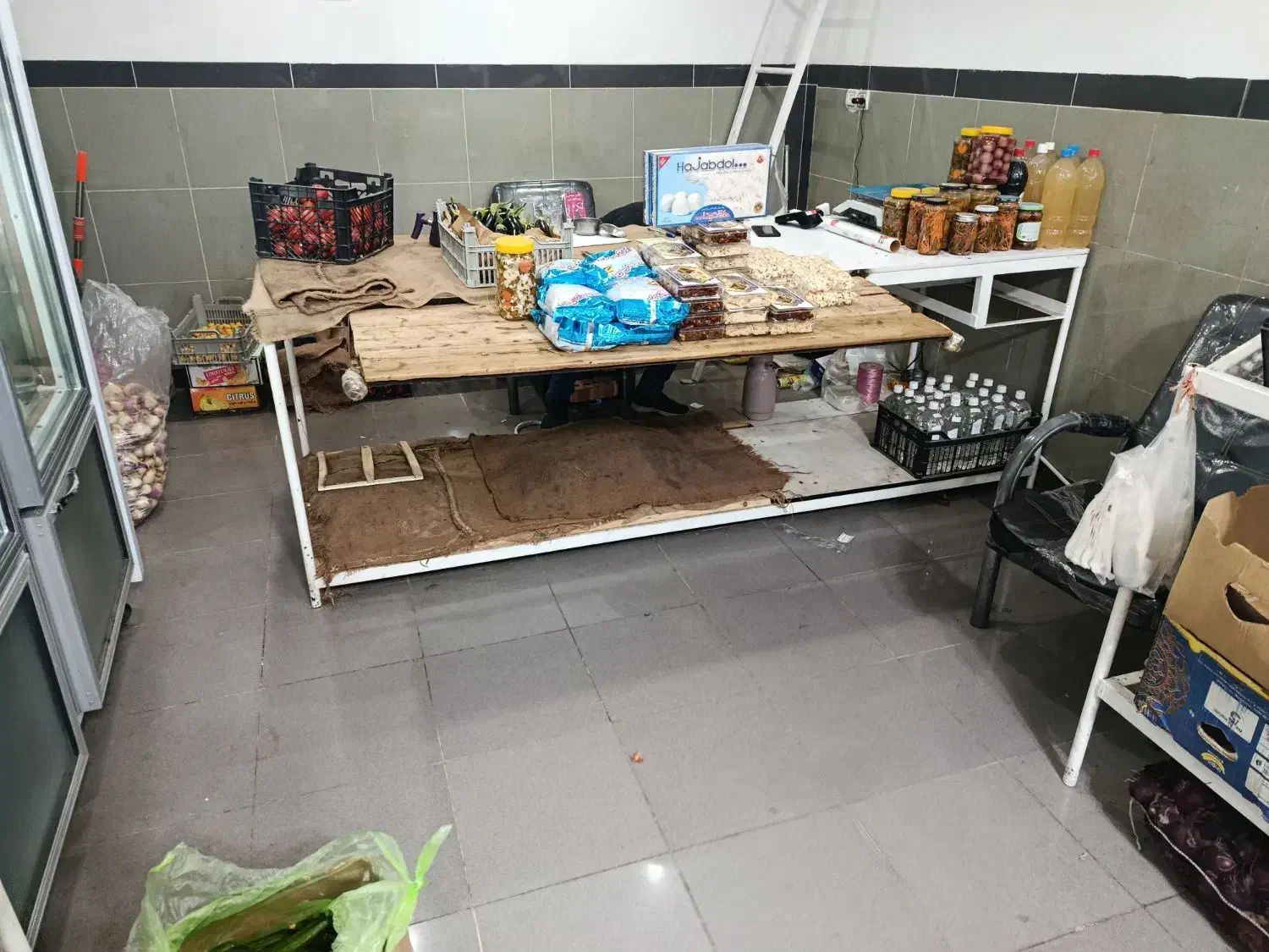 میز میوه فروشی و ترازو و صندل|فروشگاه و مغازه|ماکو, |دیوار