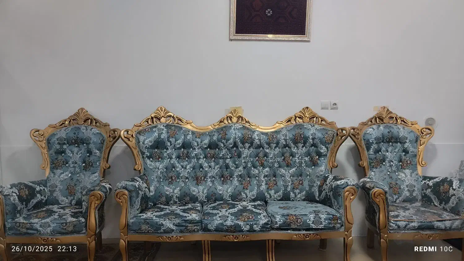 مبل سلطنتی سالم و بسیار تمیز|مبلمان خانگی و میز عسلی|بردسکن, |دیوار