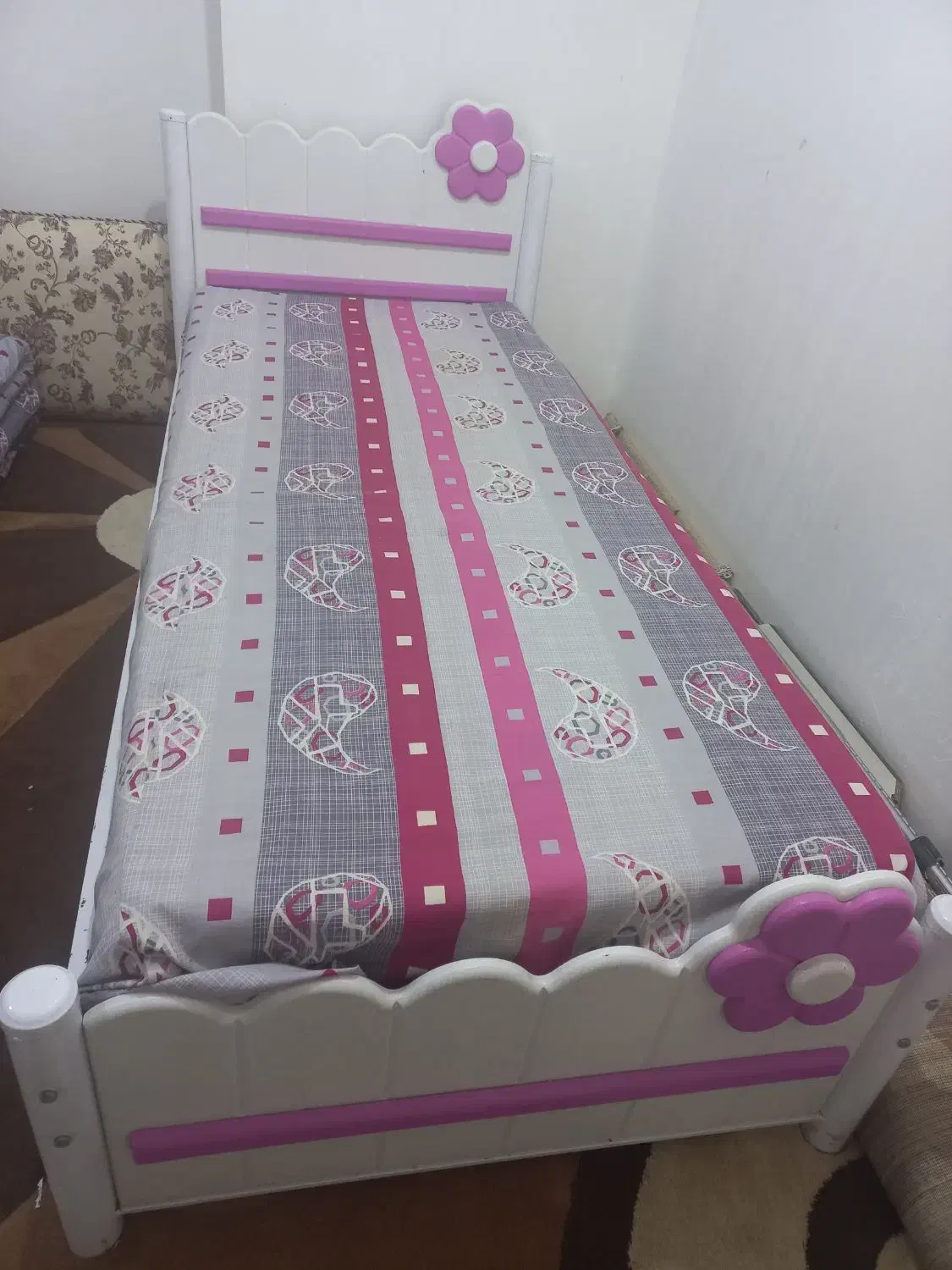 تخت نوجوان وگلیم فرش ۱۲متری|تخت و سرویس خواب|شوشتر, |دیوار