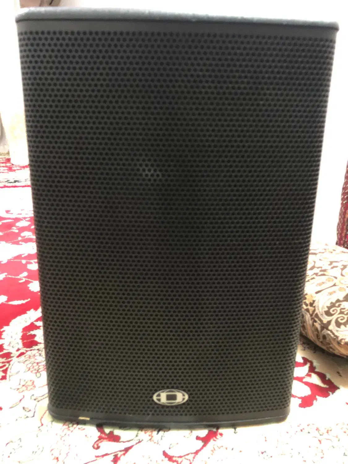 باند دایناکورد c15|صوتی و تصویری|قم, چهل درخت‎|دیوار