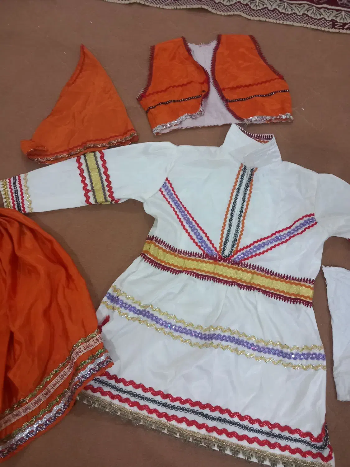 لباس محلی|لباس|مشهد, نوده|دیوار