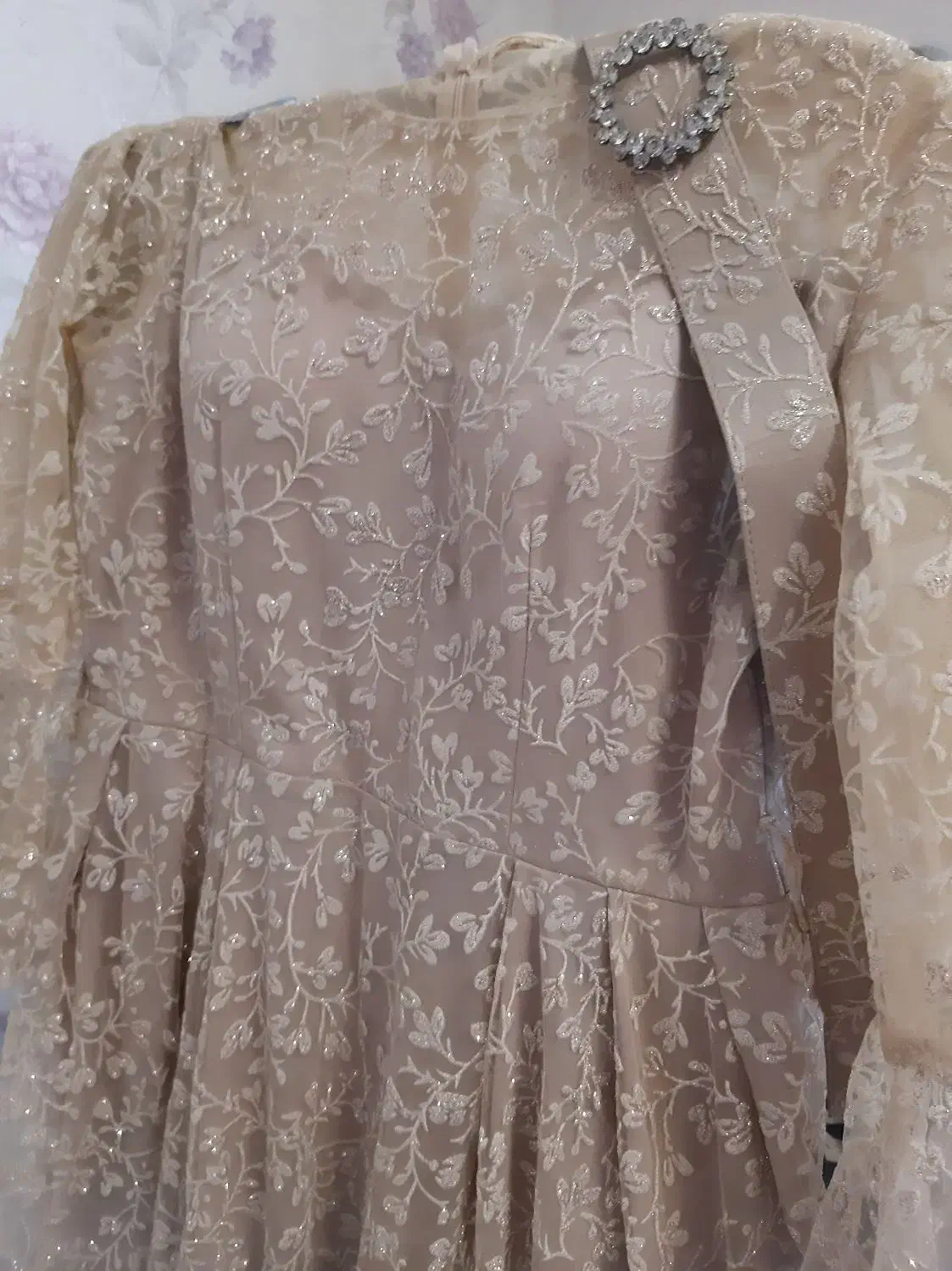 لباس مجلسی|لباس|بومهن, |دیوار