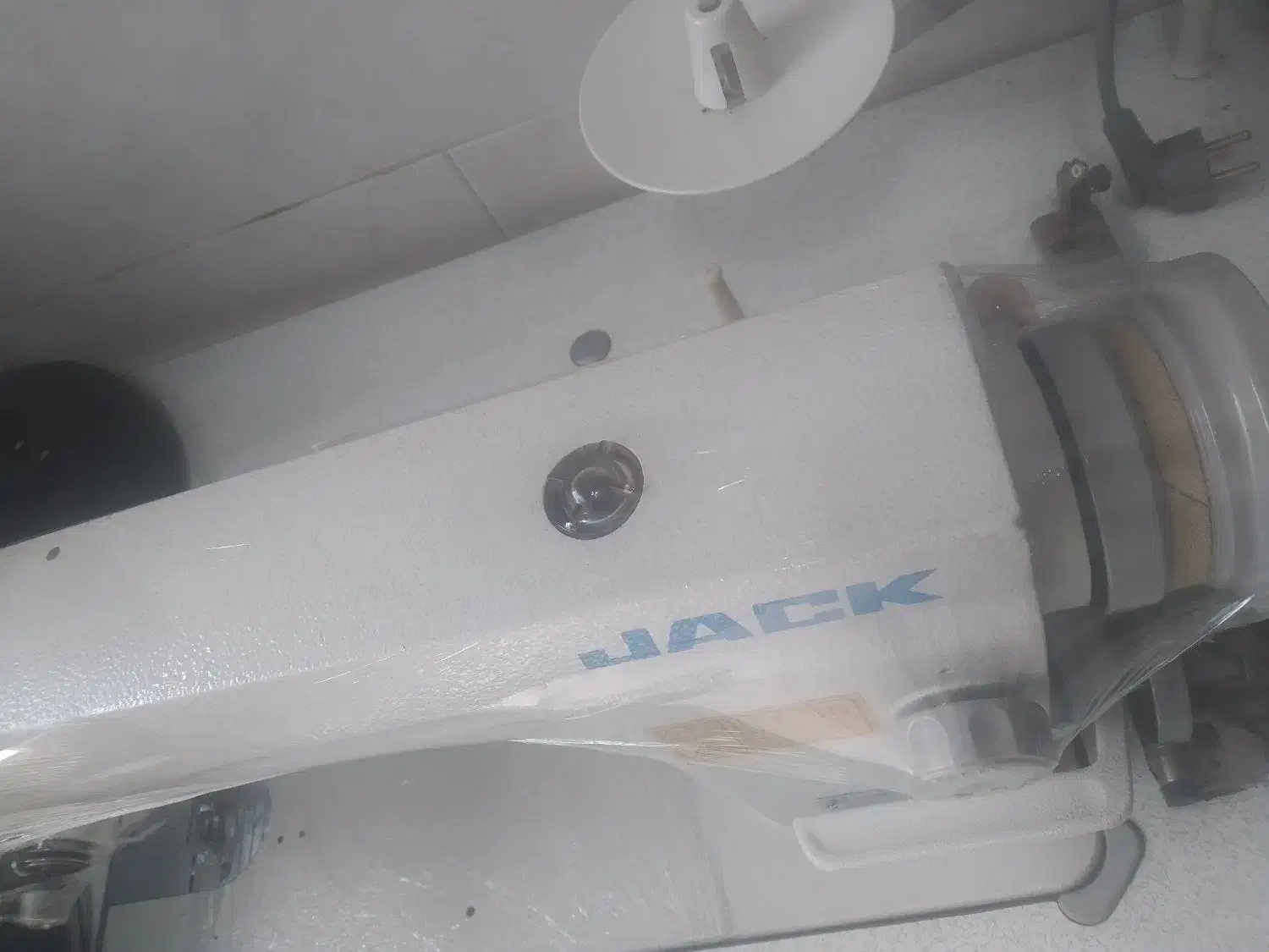 چرخ راسته صنعتی|چرخ خیاطی و ریسندگی|رشت, استقامت ۱|دیوار