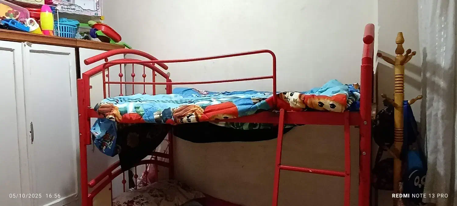 تخت دوطبقه کودک فلزی با نردبانو حفاظ|تخت و سرویس خواب|مشهد, امیریه|دیوار