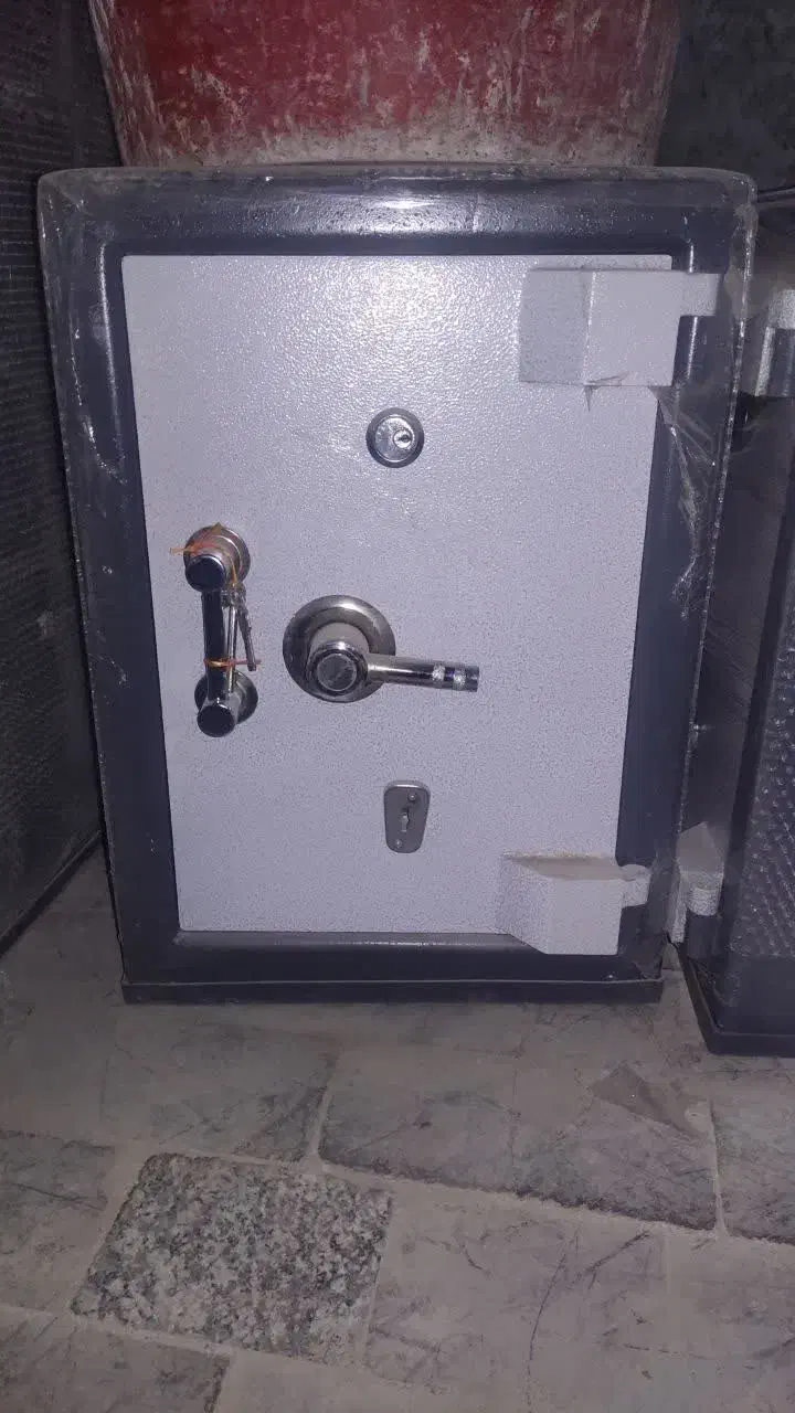 فروش انواع گاو صندوق نقد و چکی|ابزارآلات|اصفهان, احمدآباد|دیوار