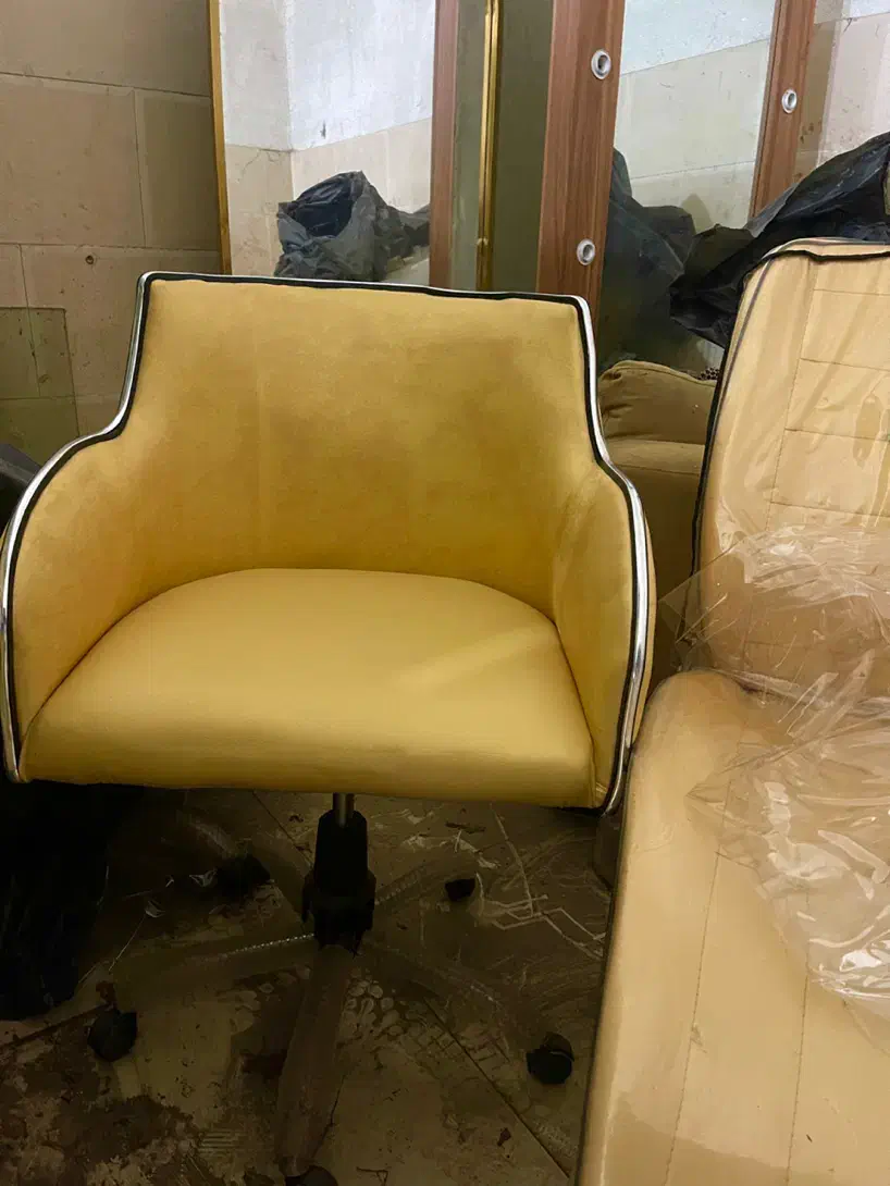 صندلی آرایشگاه در حد نو ۱۵۰۰|آرایشگاه و سالن‌های زیبایی|رشت, انصاری|دیوار