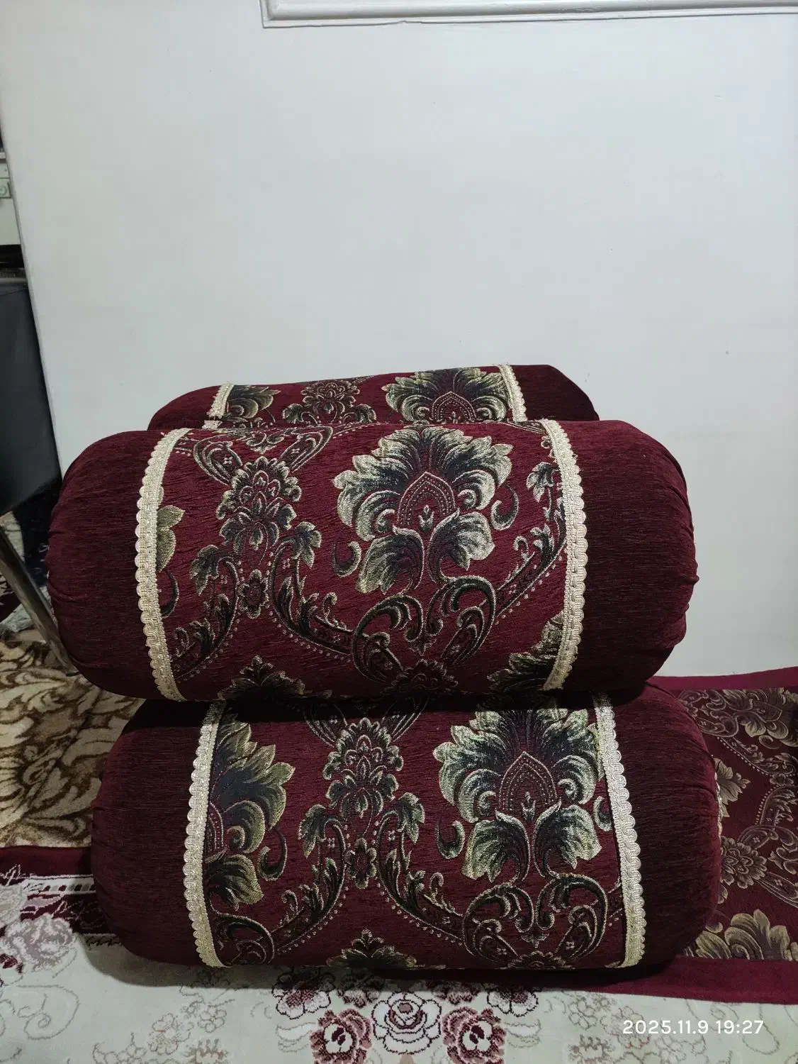 پشتی یا بالشت گرد|مبلمان خانگی و میز عسلی|فولادشهر, B5|دیوار