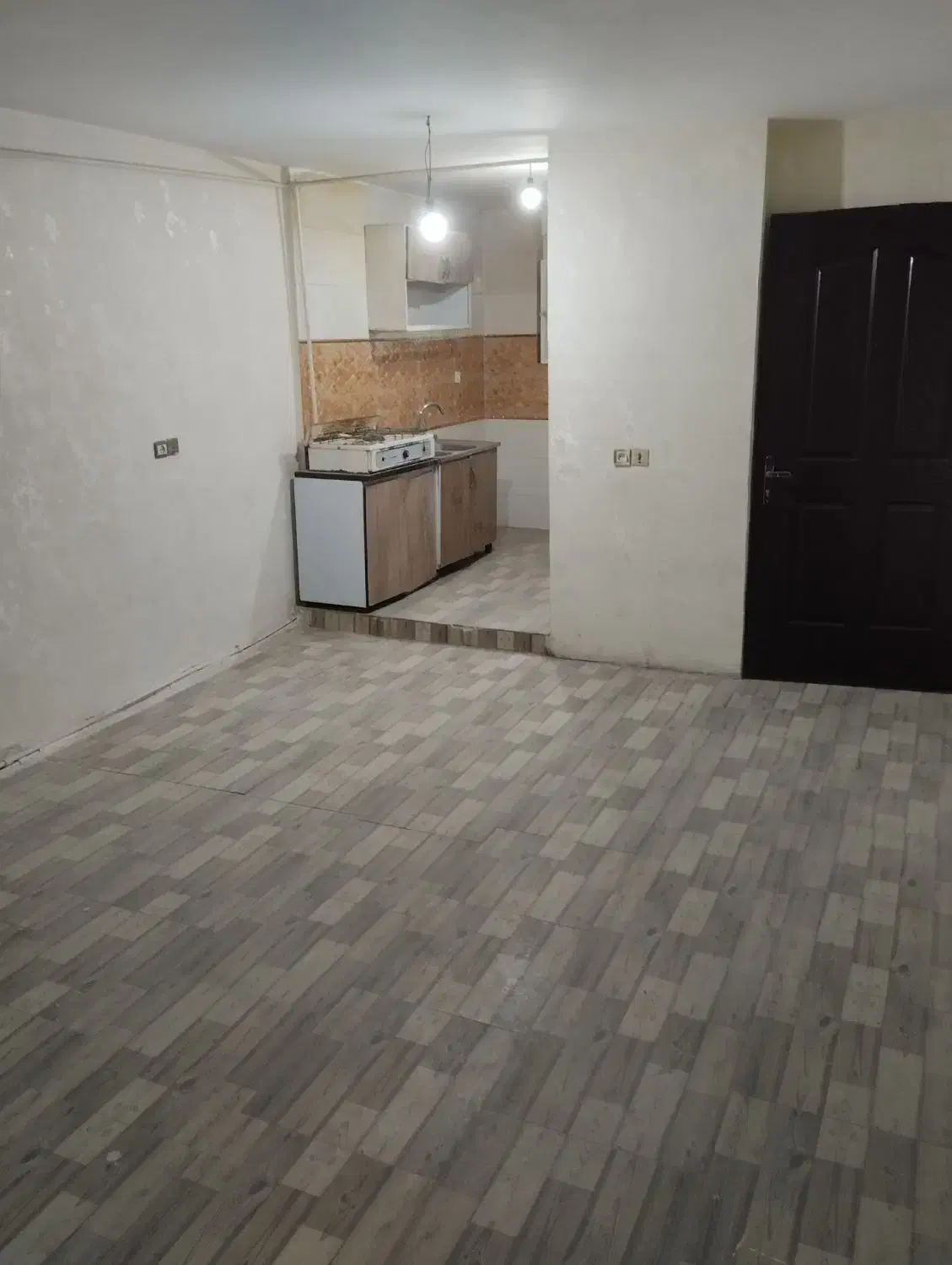 واحد ۵۰ متری طبقه سوم قیمت مناسب ( 750میلیون)|فروش آپارتمان|فردوسیه, |دیوار