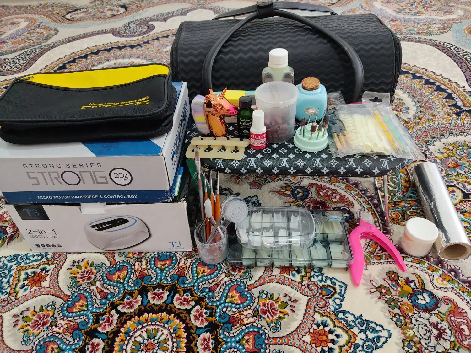 لوازم ناخن کاری|آرایشگاه و سالن‌های زیبایی|کبودرآهنگ, |دیوار