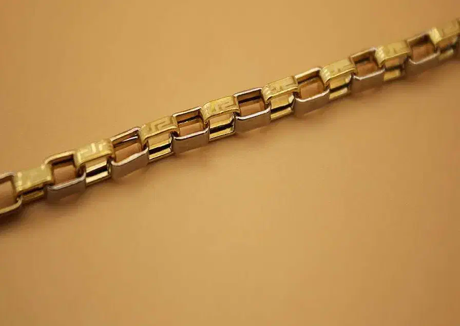 دستبند ورساچ نو وزن ۲ گرم بدون اجرت و مالیات|جواهرات|شیراز, ملاصدرا|دیوار