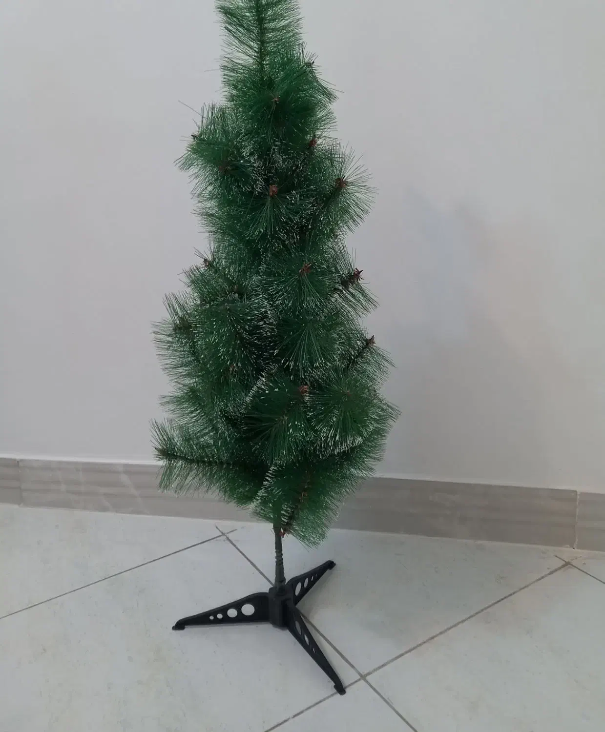درختچه کریسمس نوک برفی ۶۰سانتی در حد نو|گل مصنوعی|بندر انزلی, معلم|دیوار