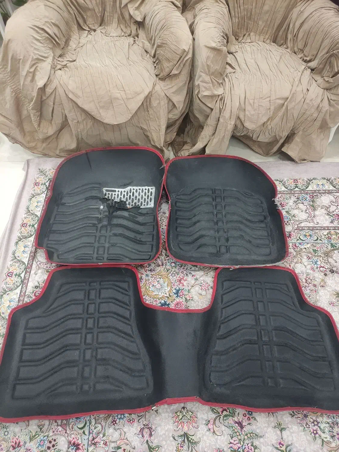 کف پایی . روکش صندلی. قالپاق چرخ پراید(کارکرده)|قطعات یدکی و لوازم جانبی|فردیس, شهرک هفده شهریور|دیوار