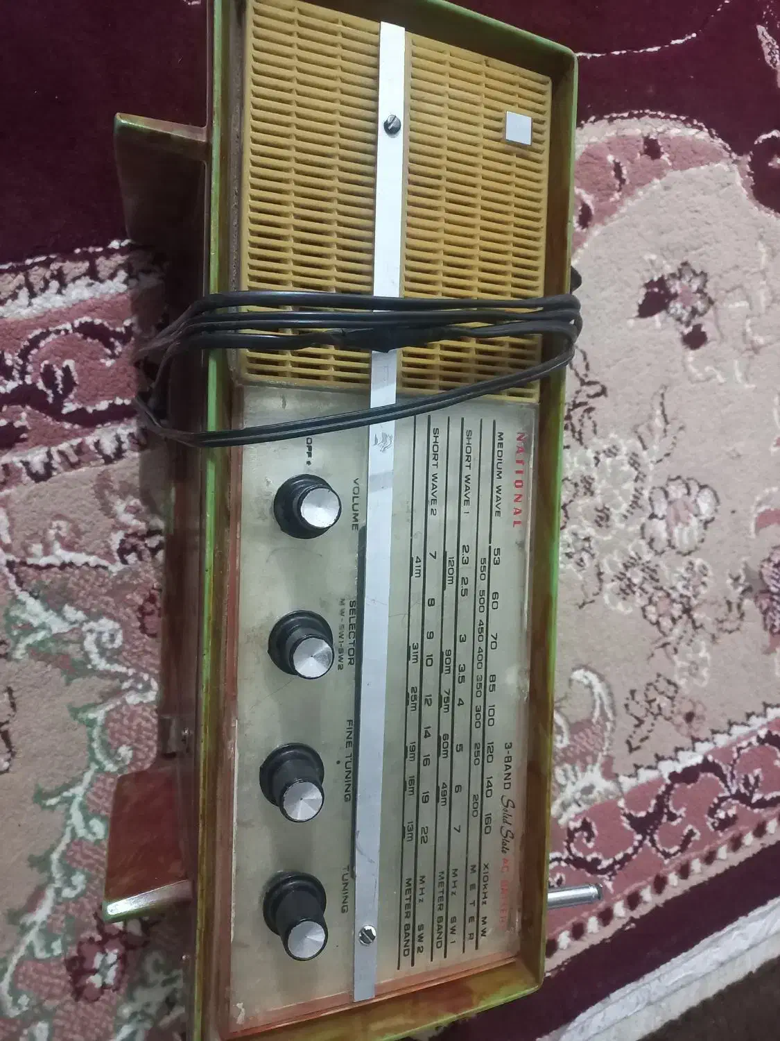 یک رادیو قدیمی|کلکسیون اشیاء عتیقه|سقز, |دیوار