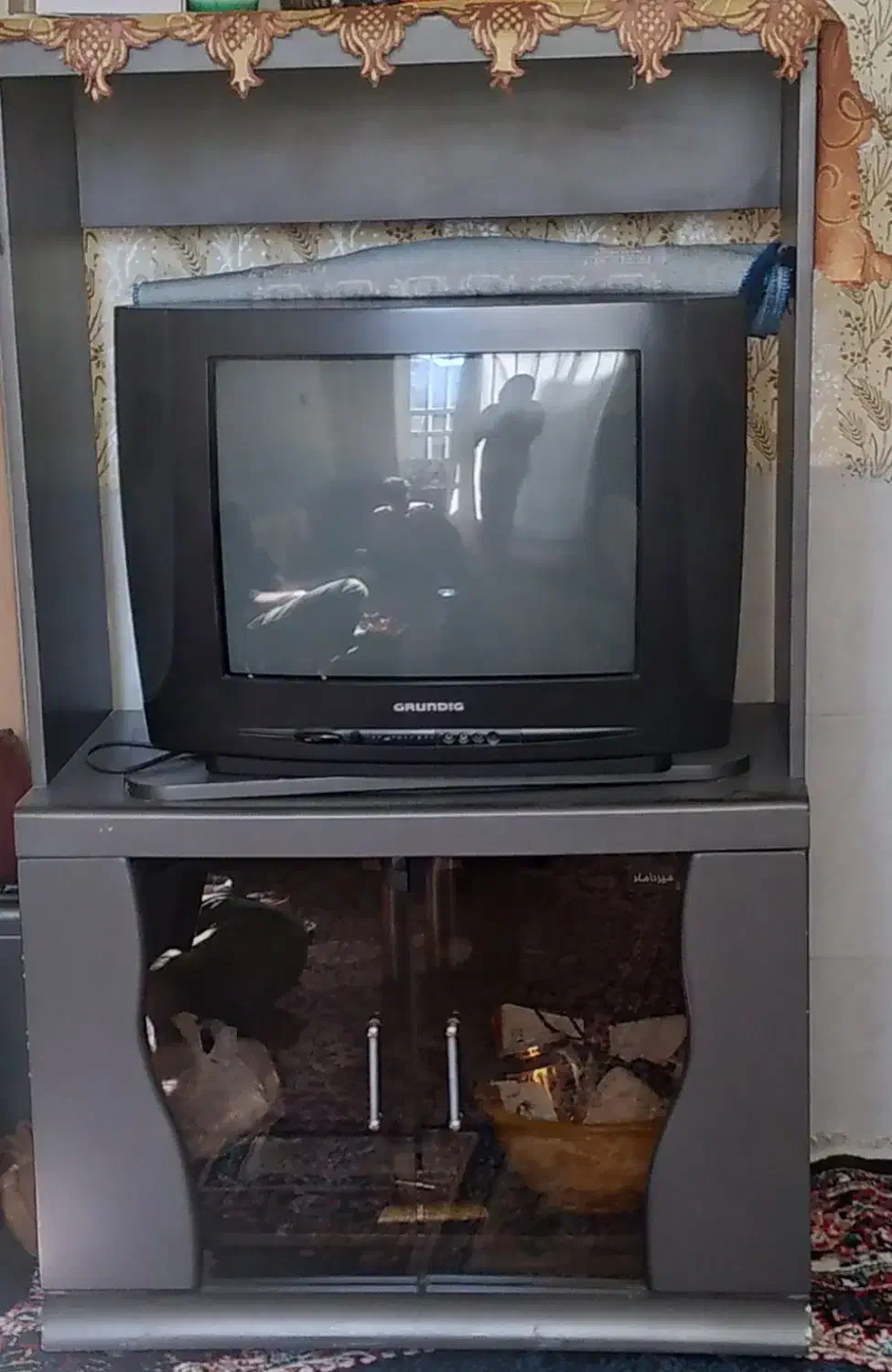 باسلام تلوزیون ومیزتلوزیون سالم ودرود نو|تلویزیون و پروژکتور|شیراز, لشکری|دیوار