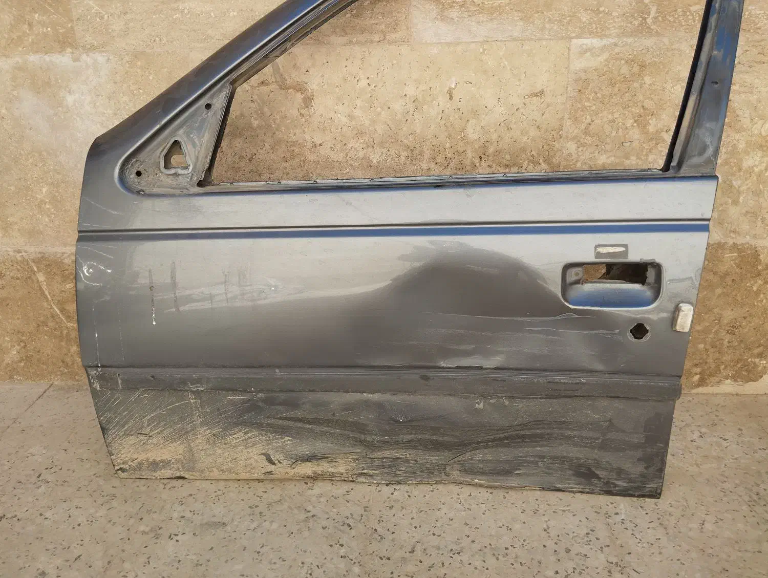 درپزو۴۰۵ سمت راننده زربه دیده|قطعات یدکی و لوازم جانبی|شیراز, کیان آباد|دیوار