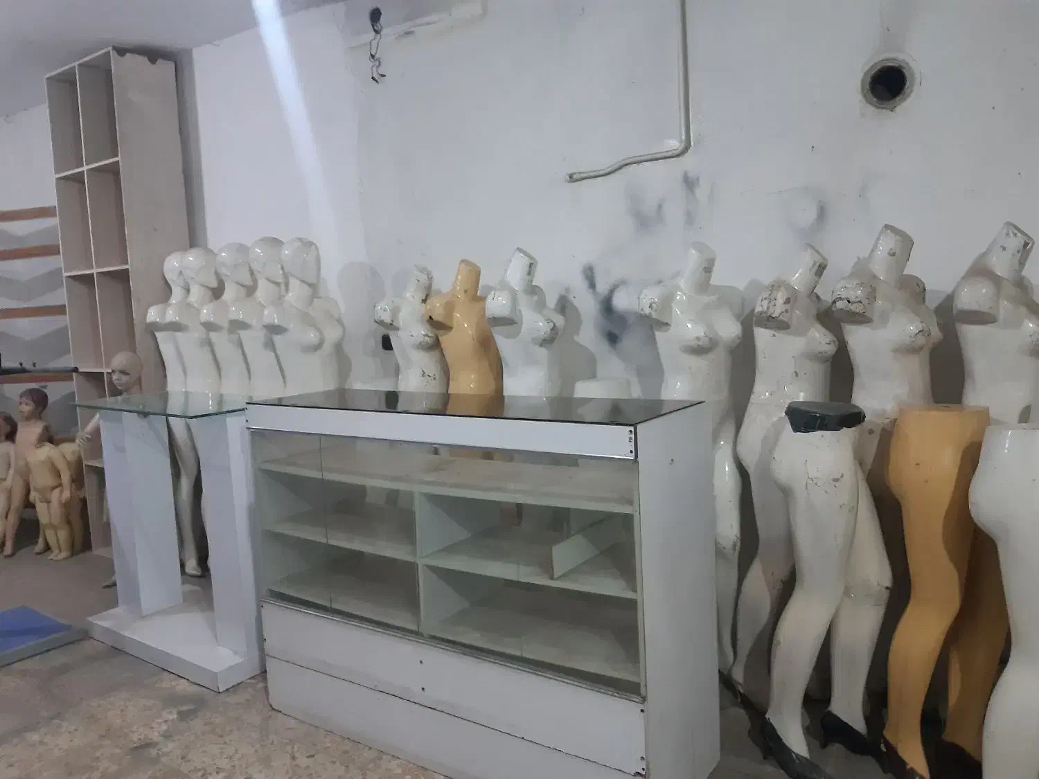 دکور ویترین رگال چوبکار مانکن پاچال قفسه سبد حراجی|فروشگاه و مغازه|مشهد, رده|دیوار