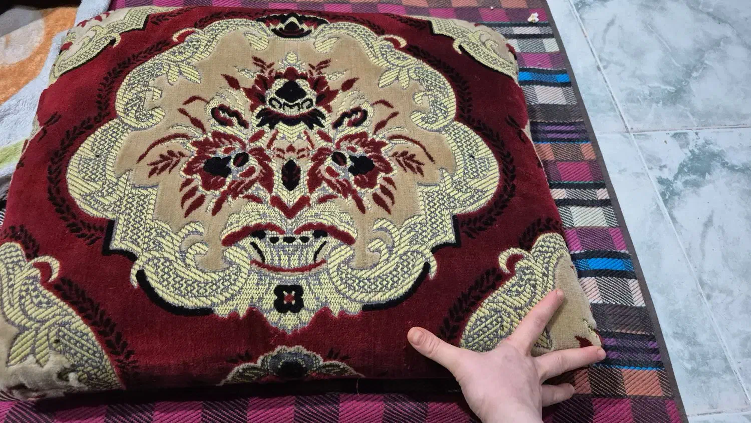 12 عدد متکا سالم و تمیز در حد نو|رختخواب، بالش، پتو|برازجان, |دیوار