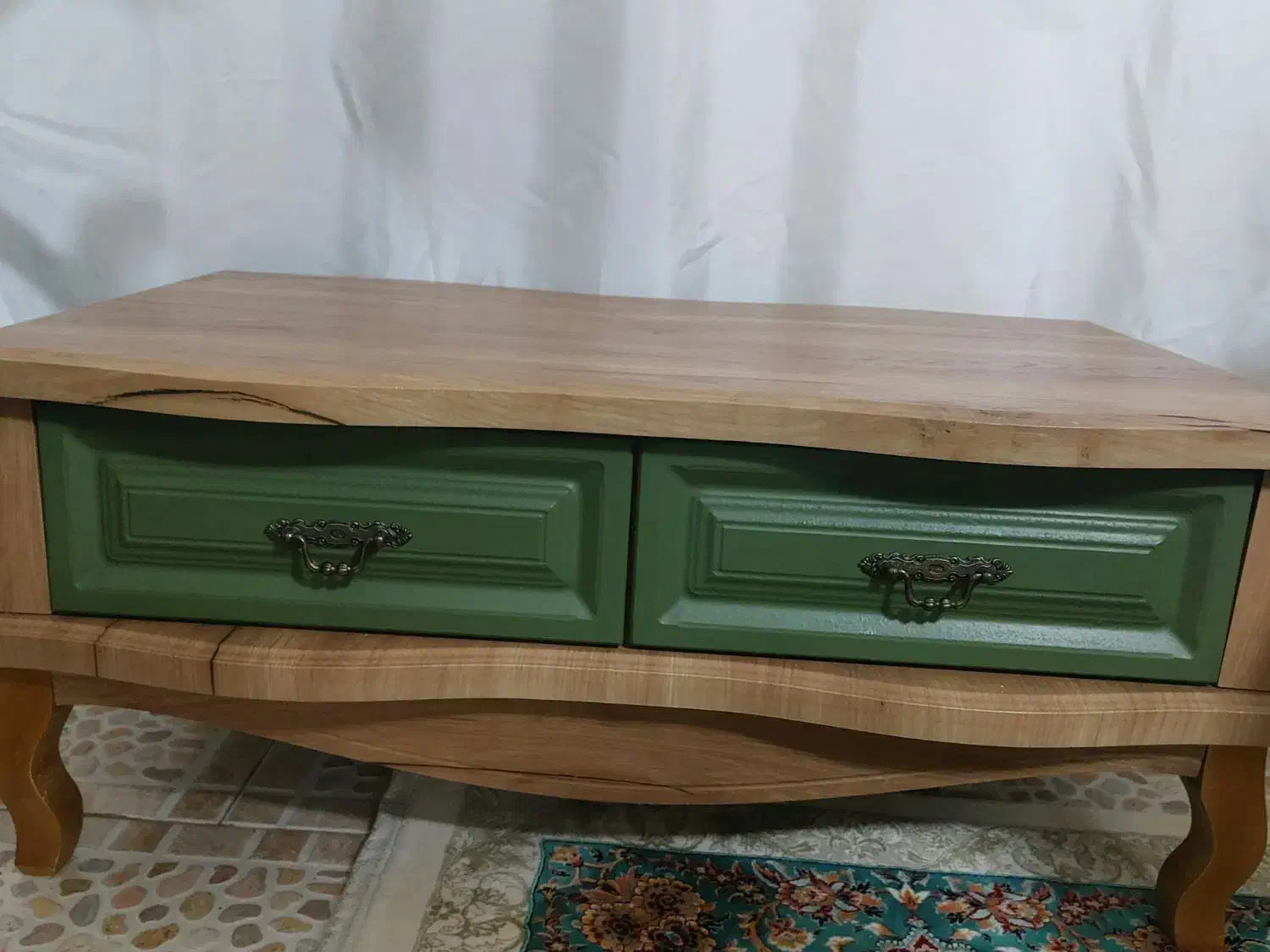 جلو مبلی رنگ گردویی و سبز|مبلمان خانگی و میز عسلی|محمدشهر, محمدشهر|دیوار