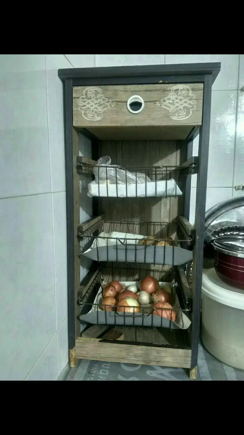 جا سیب زمینی و پیاز|مبلمان خانگی و میز عسلی|قم, بنیاد|دیوار