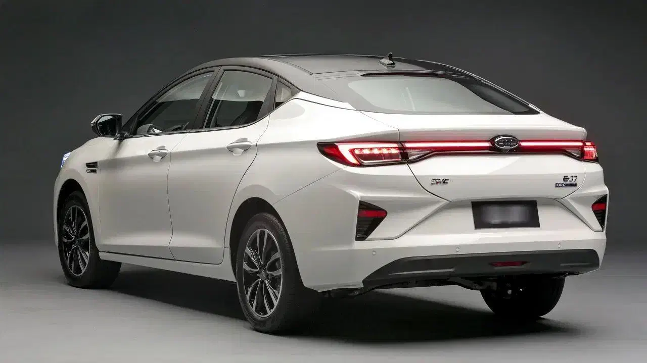 جک پلاس برقی کی ام سیkmc j7 بدون خط و خش صفر|خودرو سواری و وانت|تهران, فردوس|دیوار