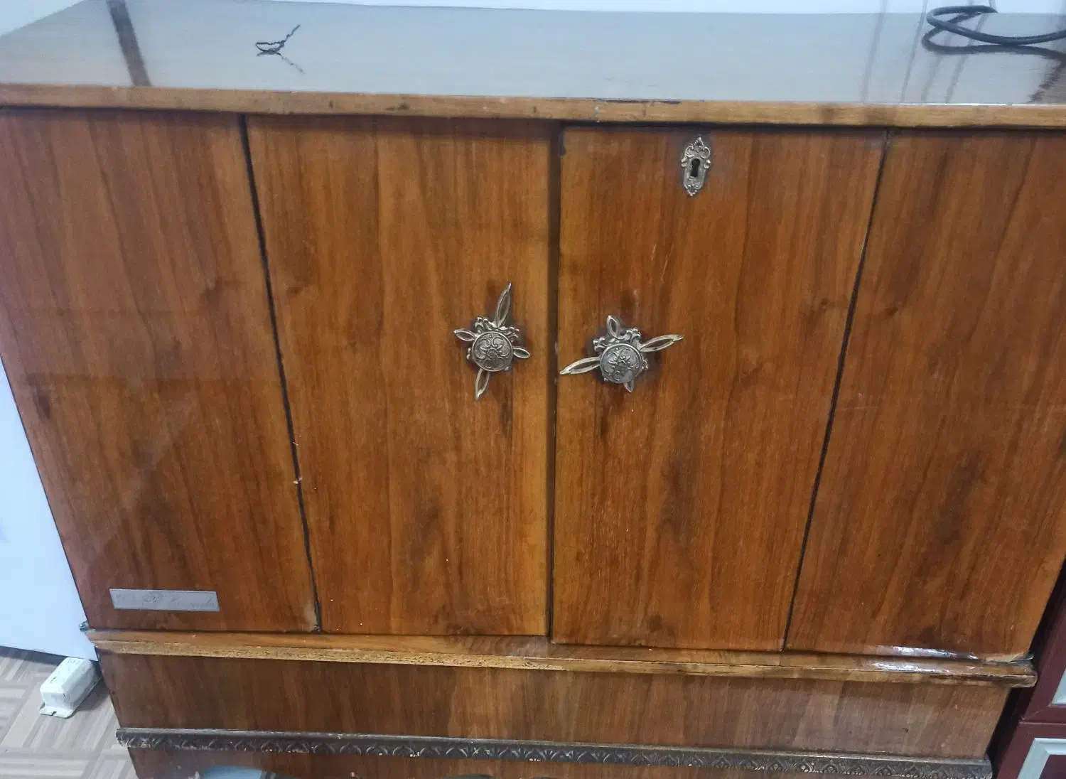 تلویزیون قدیمی|کلکسیون اشیاء عتیقه|کرمان, |دیوار