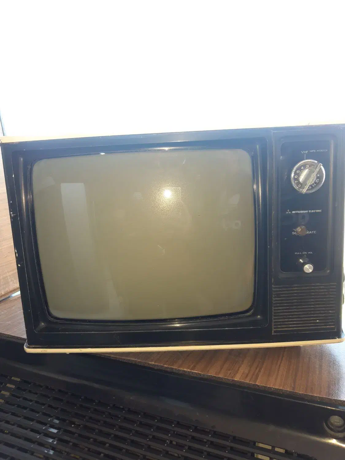 تلوزیون ژاپن|تلویزیون و پروژکتور|صومعهسرا, |دیوار