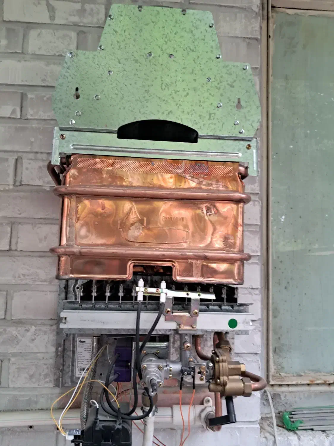 تعمیرات تخصصی آبگرمکن دیواری و مخزنی|خدمات پیشه و مهارت|دزفول, |دیوار