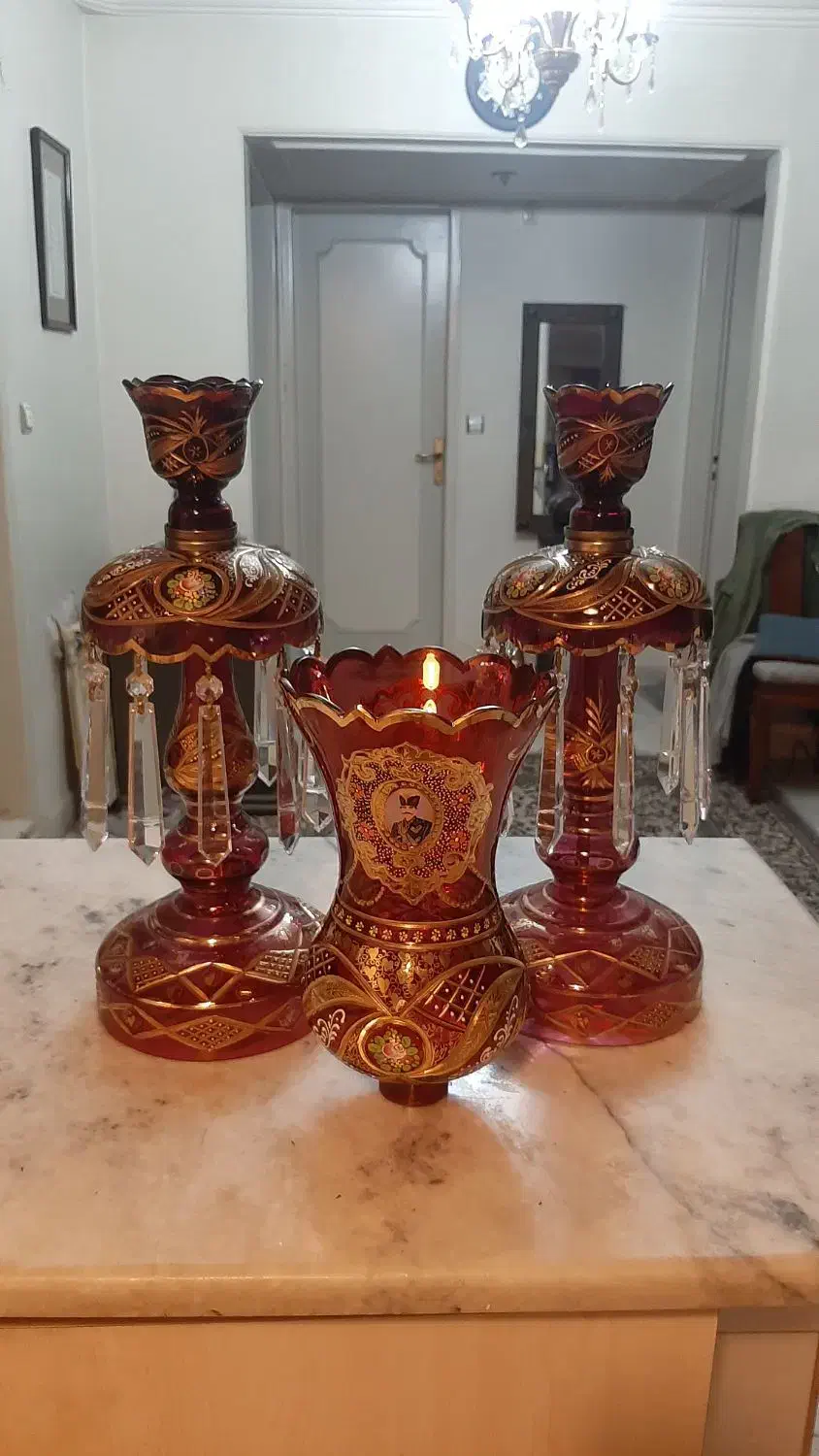 آباژور، لاله شاه عباسی|چراغ خواب و آباژور|تهران, فلسطین (میدان انقلاب)|دیوار