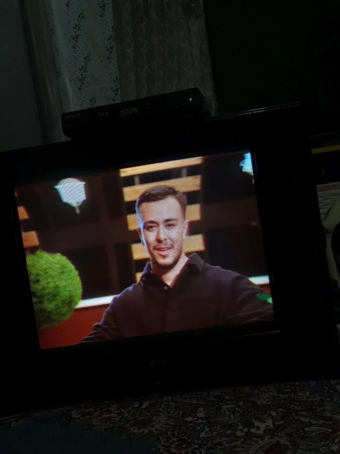 تلویزیون صفحه تخت با گیرنده مفت|تلویزیون و پروژکتور|مشهد, شهید شهریاری|دیوار