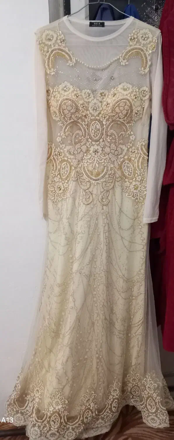 لباس مجلسی|لباس|رباط‌کریم, الارد|دیوار