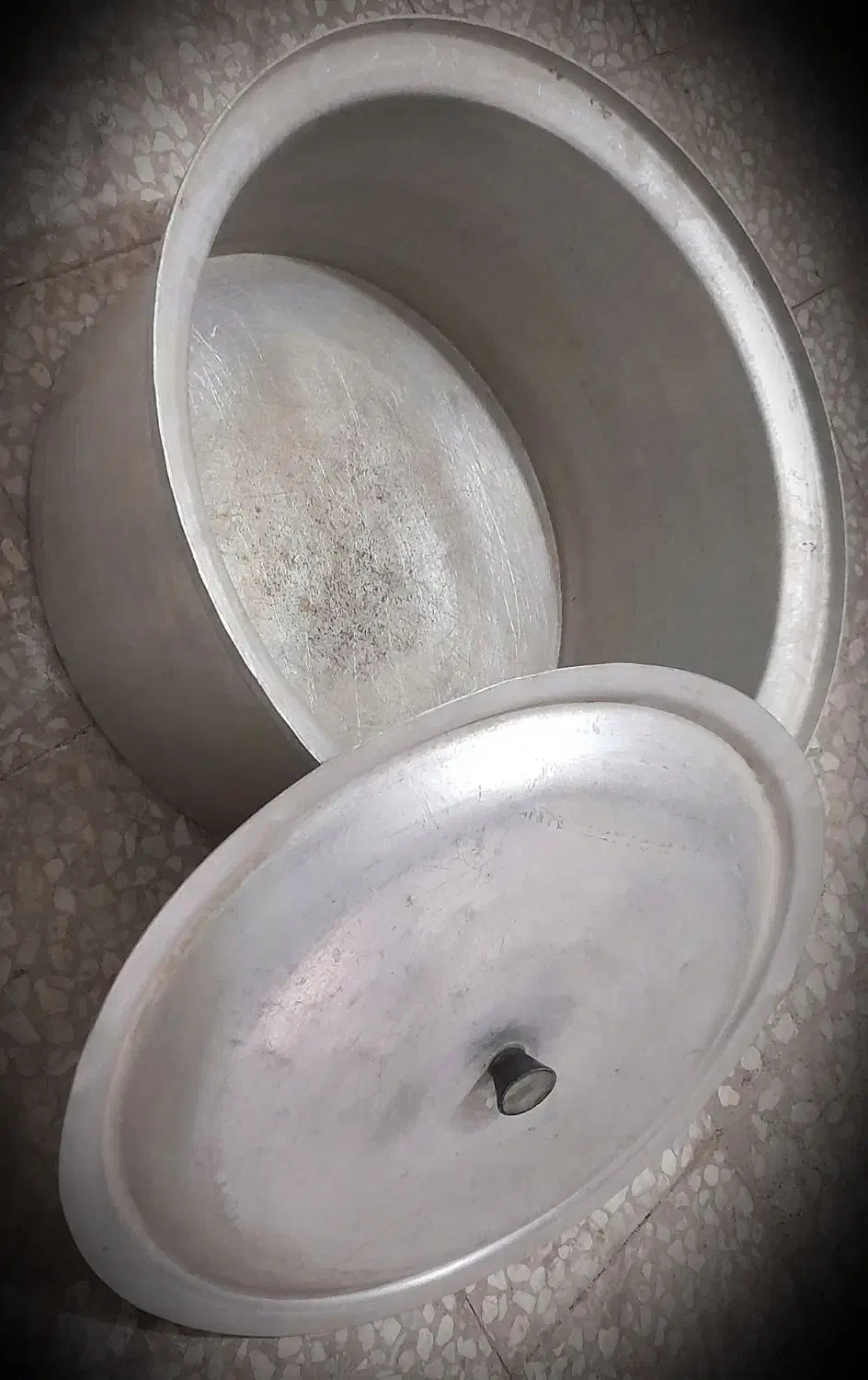 قابلمه بزرگ روحی|ظروف پخت‌وپز|قم, بکایی|دیوار