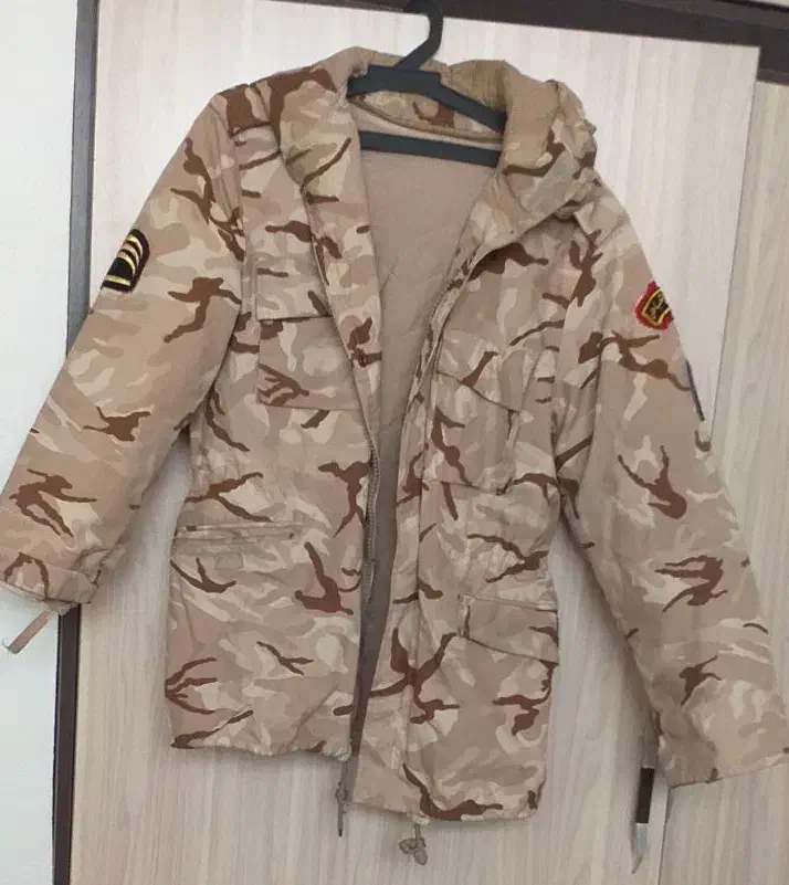 اورکت و لباس سربازی|لباس|شاهین‌شهر, مسکن مهر|دیوار