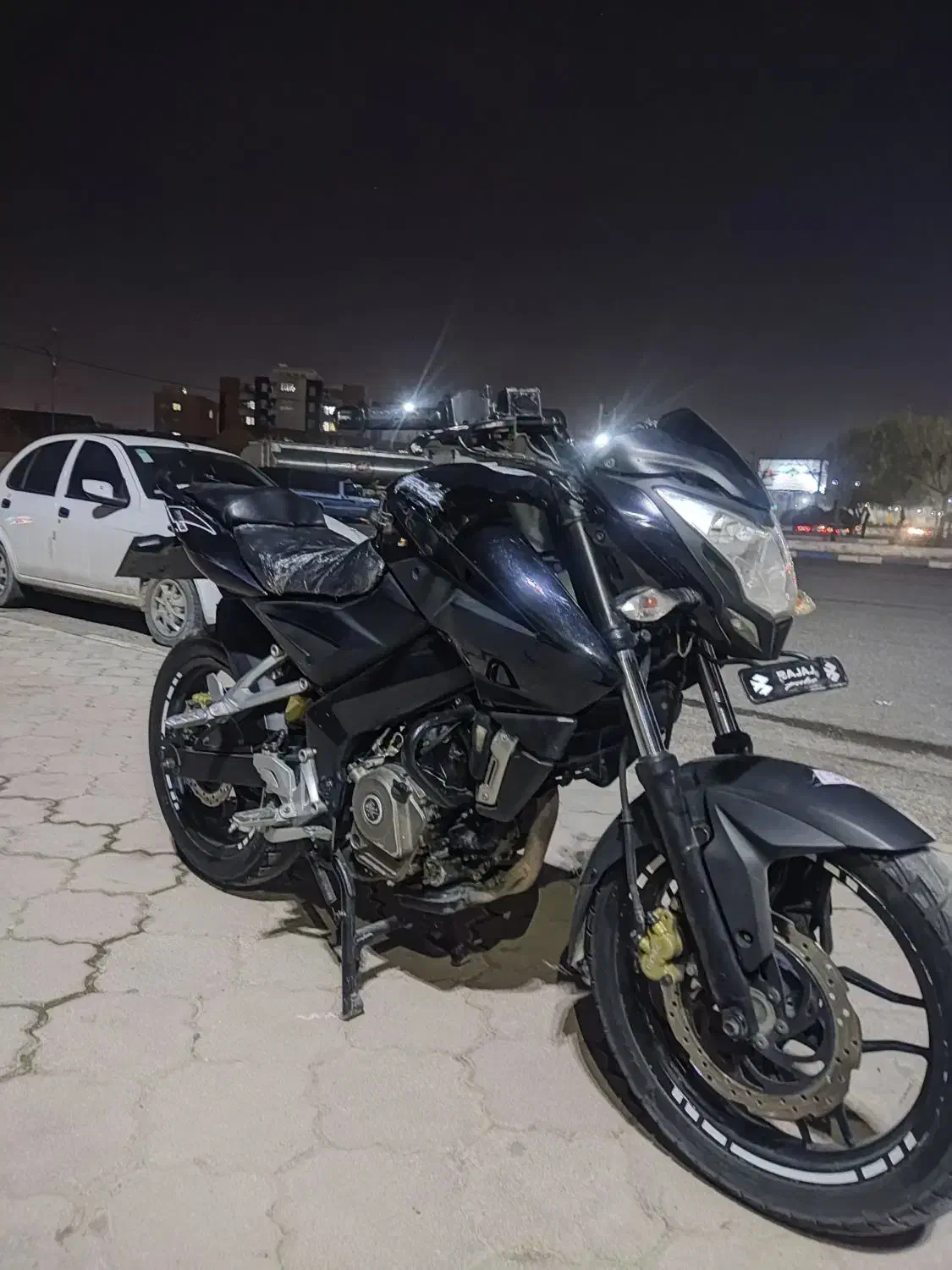 ان اس ۲۰۰ در حد|موتورسیکلت|گنبد کاووس, |دیوار